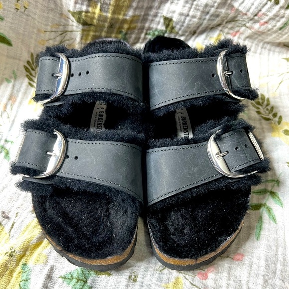 Birkenstock Arizona Big Buckle Black Oiled Leather Shearling Sandals - Picture 1 of 6